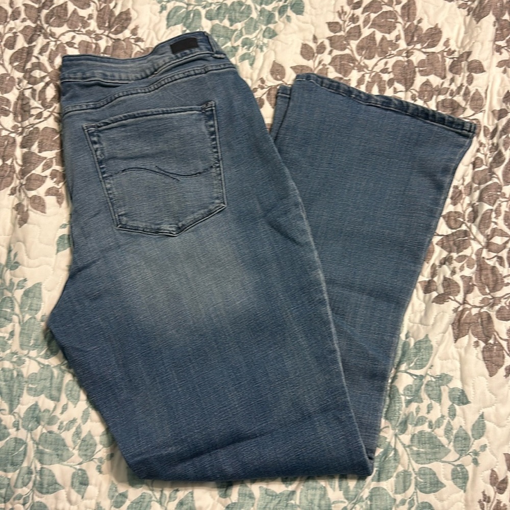 Excellent condition Lee size 18 medium bootcut jeans!